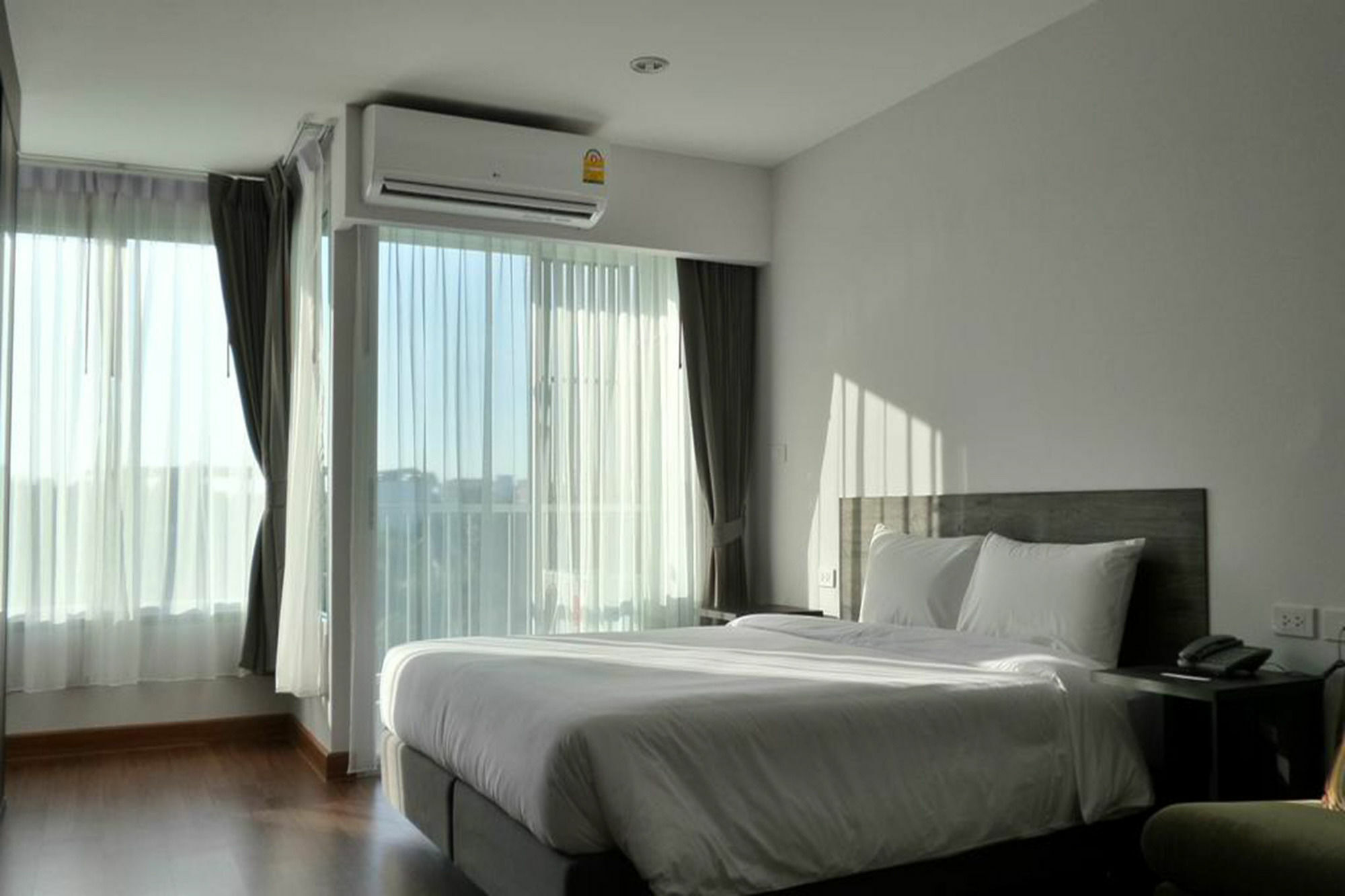 Winner Sriracha Serviced Apartment Si Racha Eksteriør bilde