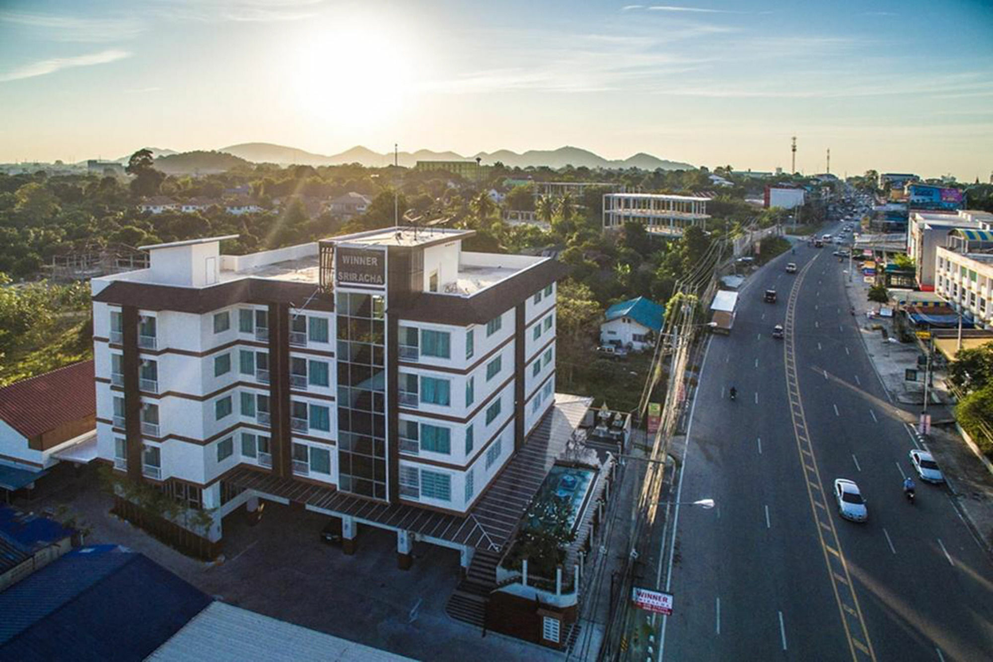 Winner Sriracha Serviced Apartment Si Racha Eksteriør bilde